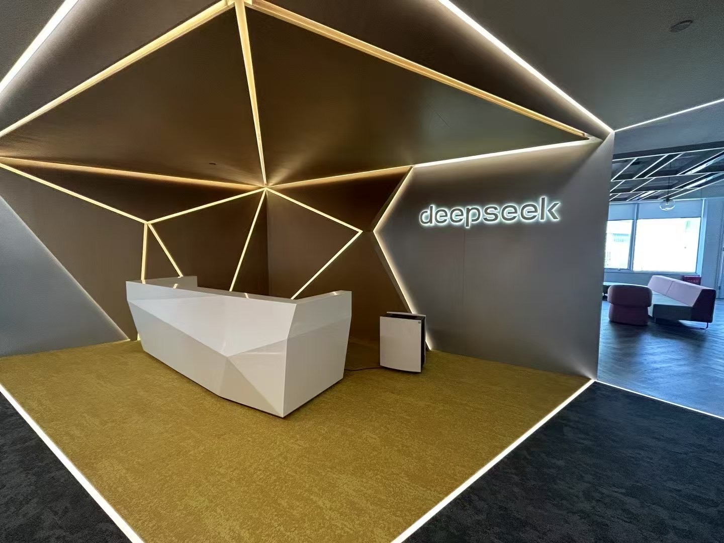 Inside DeepSeeks Office Space: How to Create Efficient Work Environments with Office Furniture Solutions